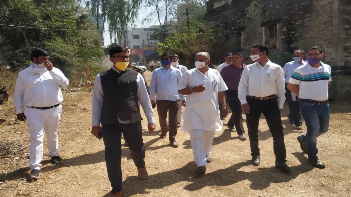 शांतिकुंज पार्क के बहार बने वेण्डर जोन  हटाने को कहा
