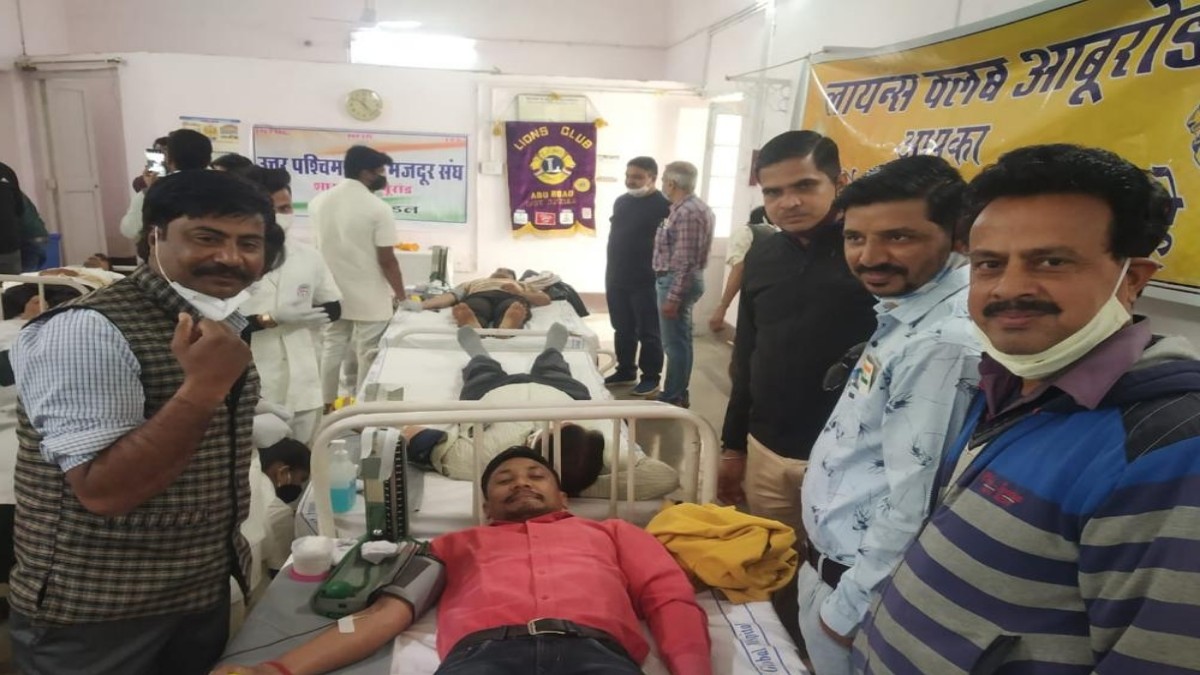 रेलवे कर्मचारीयो ने 195 युनिट किया रक्तदान