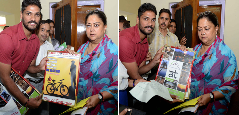AbuTimes Chief Editor Acknowledging Hon'ble CM of Rajasthan Vasundhara Raje about the websites