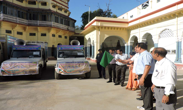 स्वच्छता प्रदर्शनी रथों हरी झंडी दिखाकर राष्ट्रीय ग्रामीण पेयजल एवं स्वच्छता जागरूकता सप्ताह का शुभारंभ