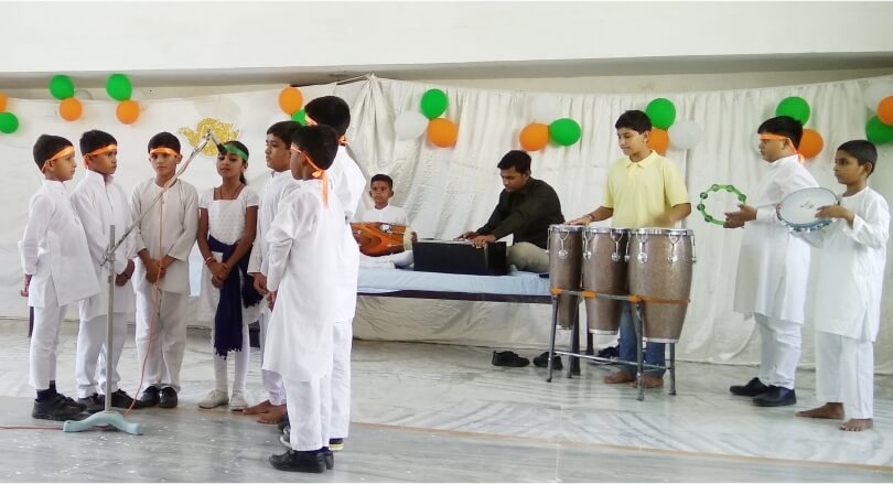 दयानंद पैराडाइज विद्यालय में मनाया गया 71वॉ स्वतंत्रता दिवस व जन्माष्टमी का पर्वोत्सव