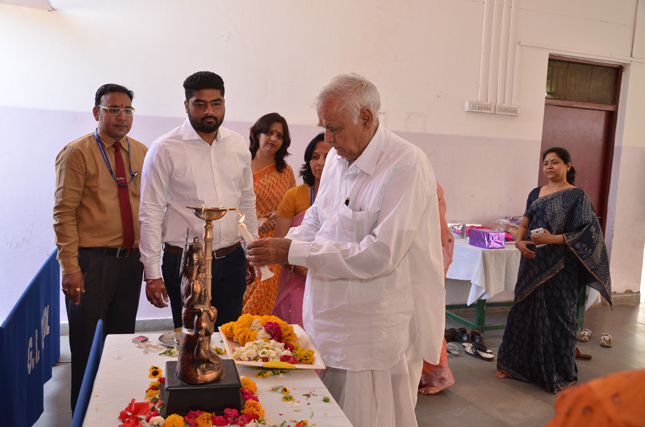 एच.जी.आई. स्कूल में झूम उठीं कथक नृत्यांगना डा. मालाबिका मित्रा